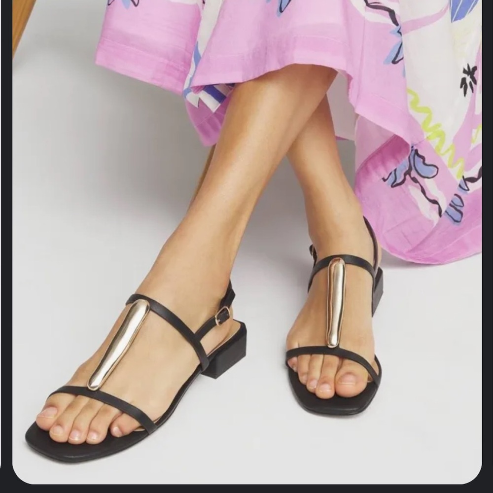 CHICOS BLACK LEATHER SANDALS 🖤
